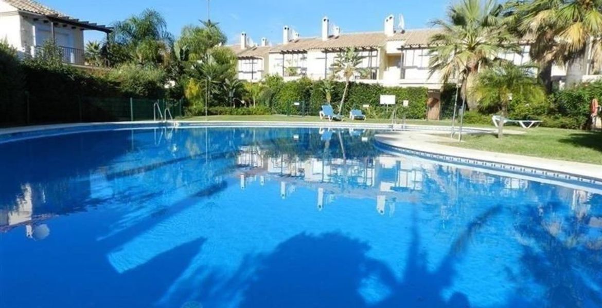 Townhouse for sale in Nueva Andalucia close to the beach