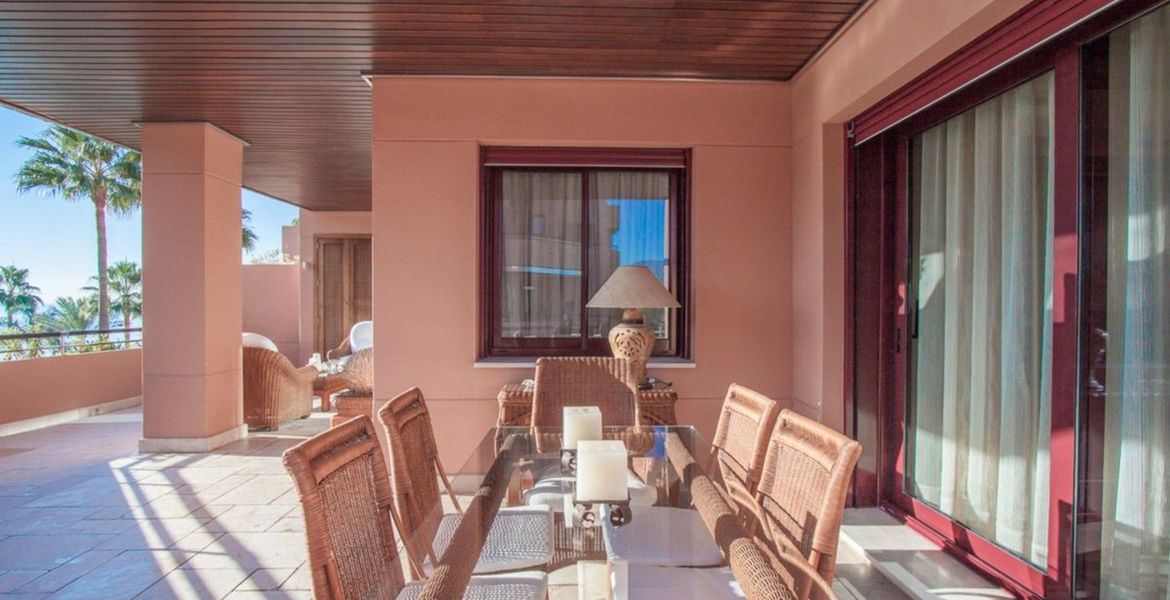 3-bedroom seafront apartment