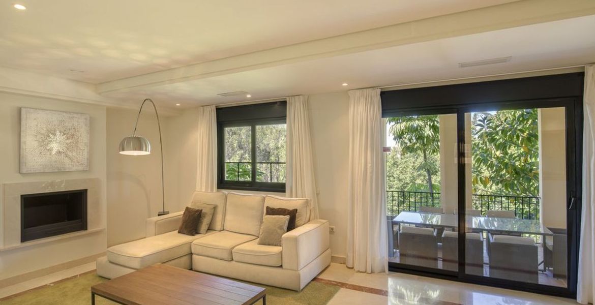 Apartamento de 4 habitaciones en Puerto Banus, Marbella 