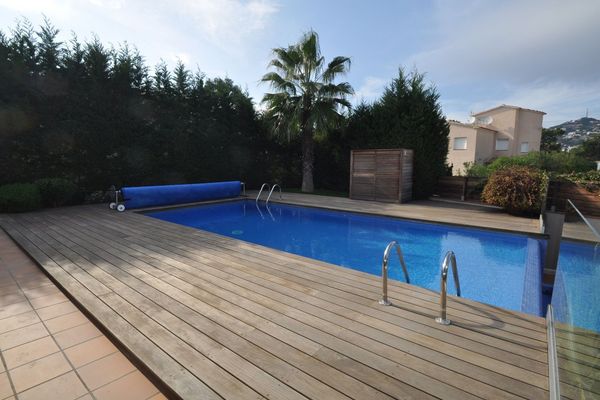 Villa for rent in costa brava