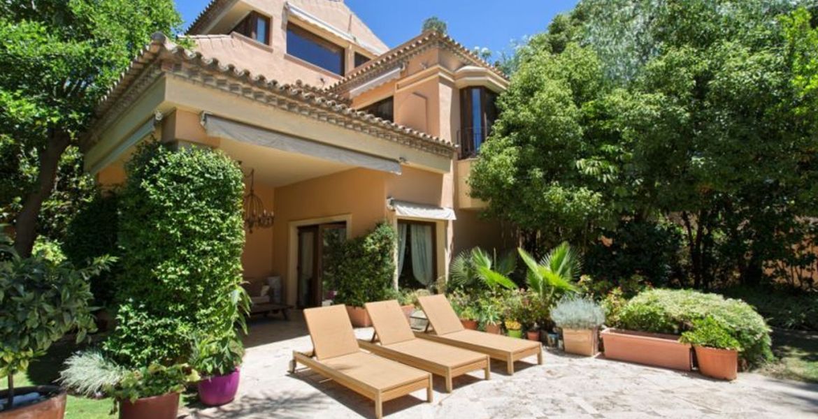 Villa for sale in Altos de Puente Roman