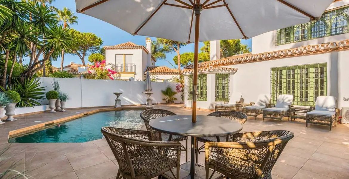 Villa en venta en Estepona