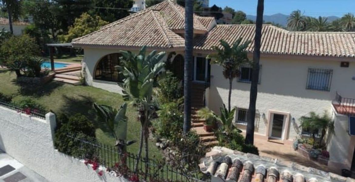 Villa en venta en Estepona