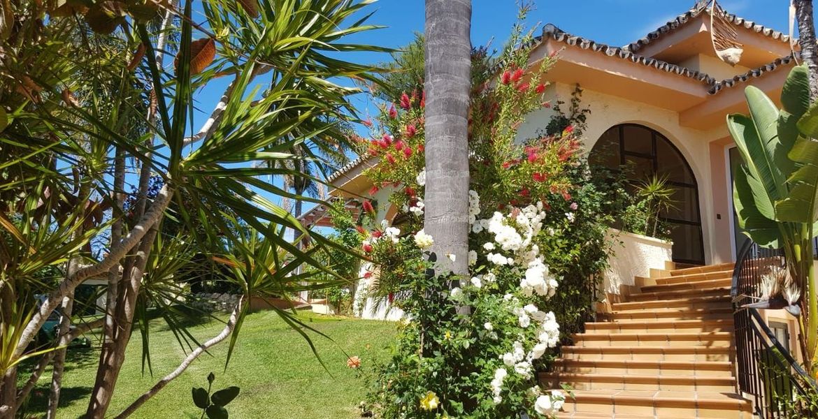 Villa en venta en Estepona