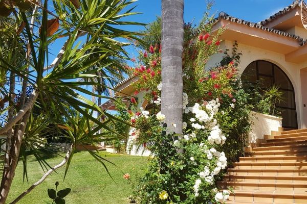 Villa en venta en Estepona