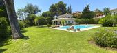 Villa for sale in Estepona