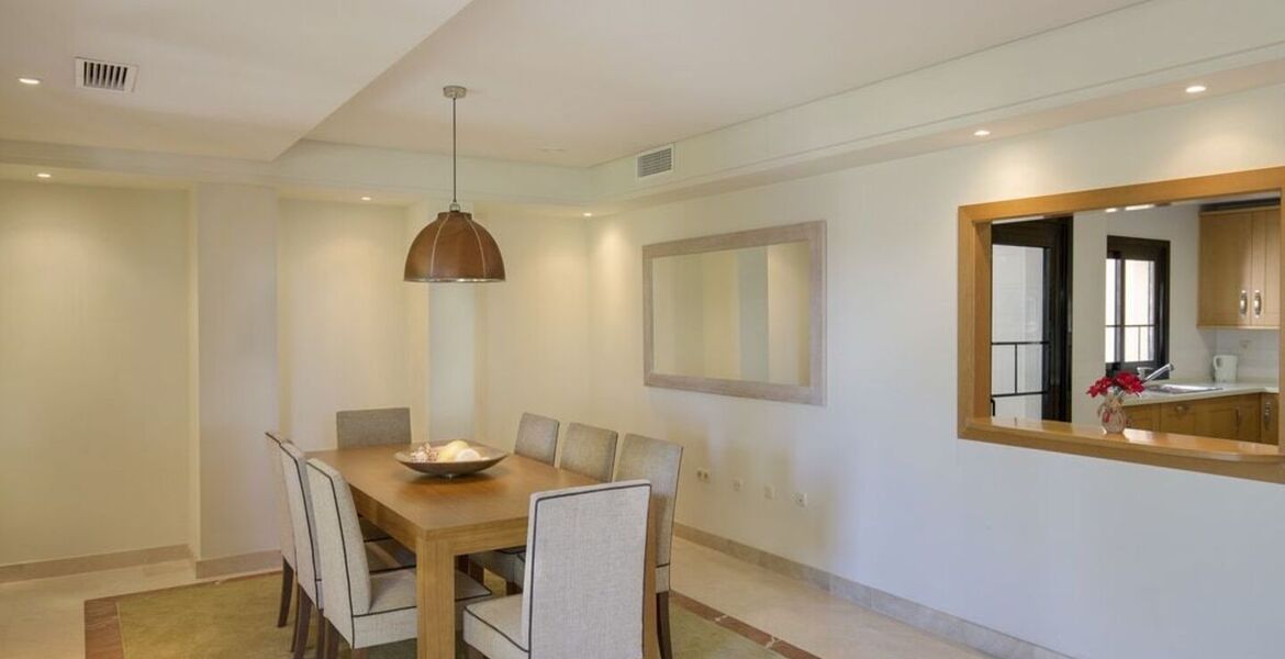 Apartamento de 4 habitaciones en Puerto Banus, Marbella 