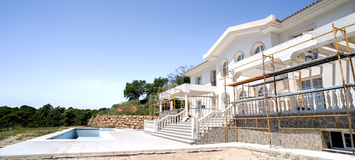 VILLA IN AN EXCLUSIVE LOCATION CLOSE TO GOLF COURSE 