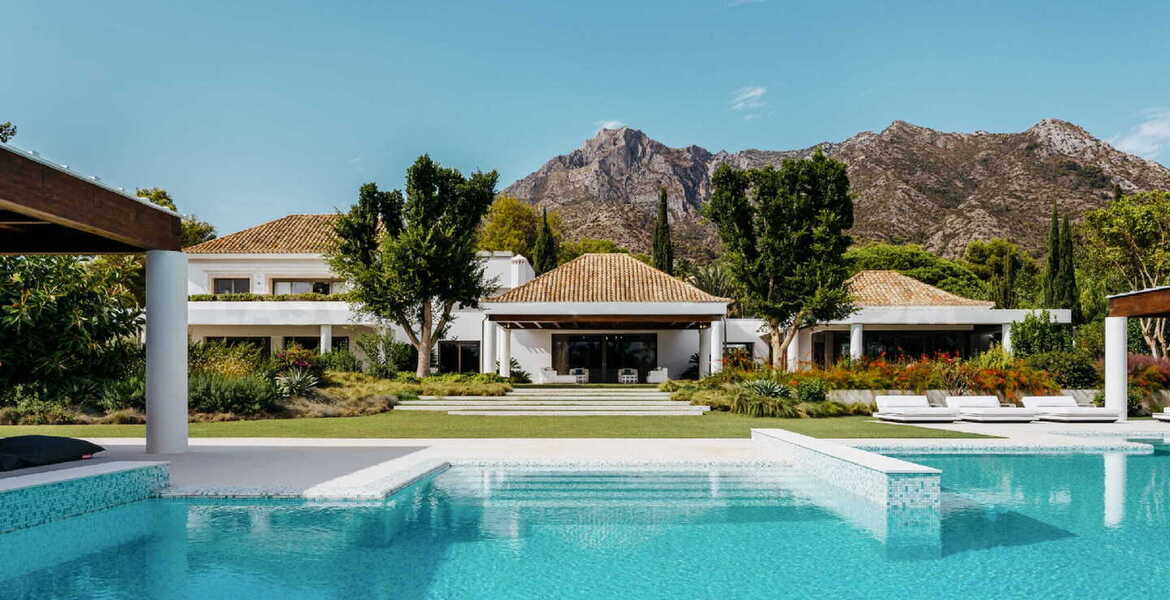 MODERN MEGA MANSION AT FOOTHILLS IN SIERRA BLANCA, MARBELLA 