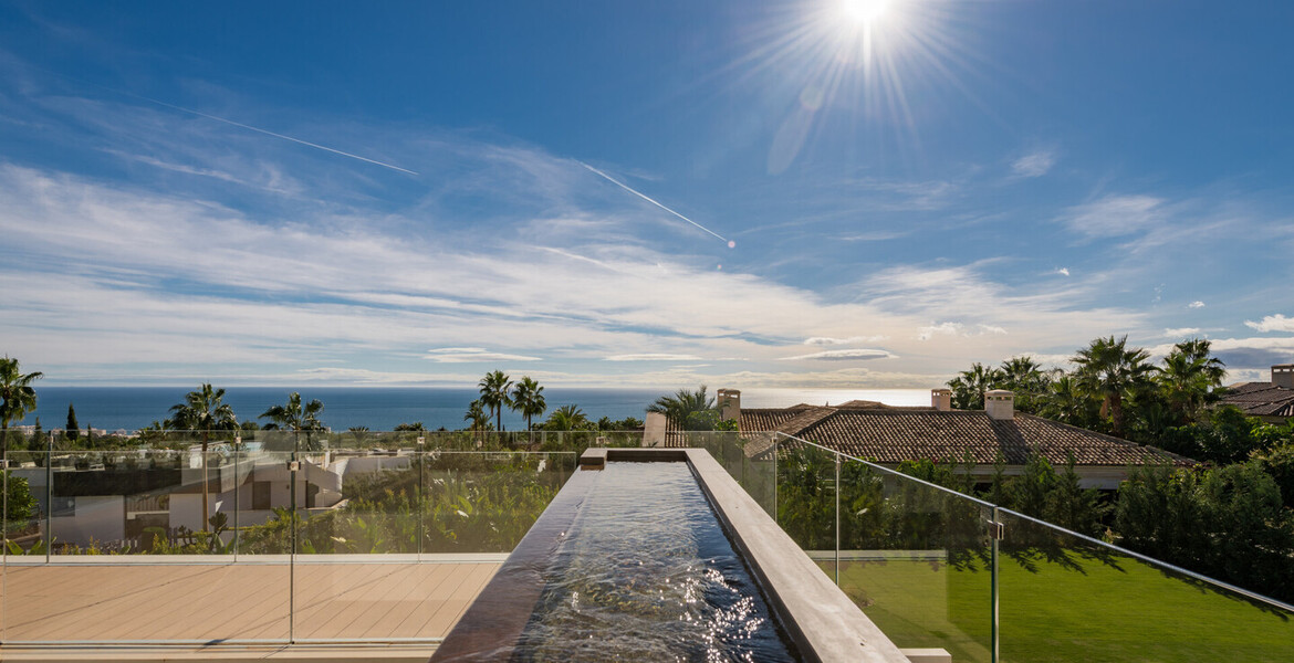 New luxurious modern mansion with sea views in the heart of 