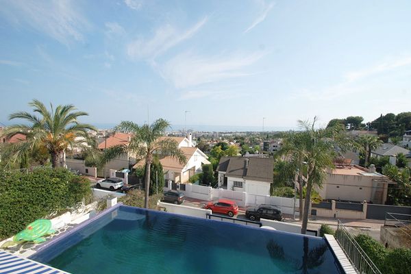 Amazing villa for long-term rent in Sitges