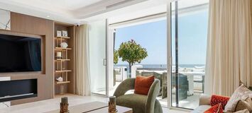 Frontline beach apartment in Puente Romano