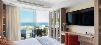 Frontline beach apartment in Puente Romano