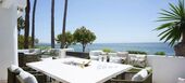 Frontline beach apartment in Puente Romano