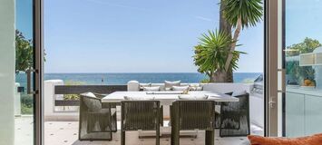 Frontline beach apartment in Puente Romano