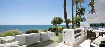 Frontline beach apartment in Puente Romano