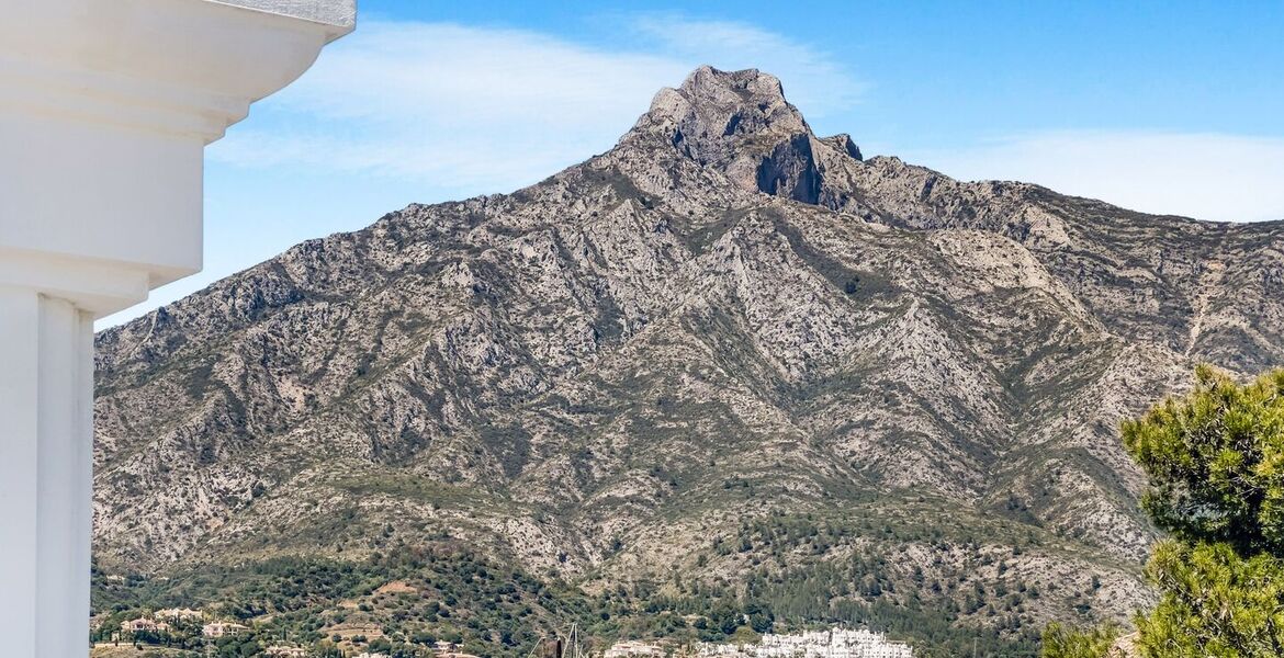 Вилла на продажу в Las Lomas del Marbella Club
