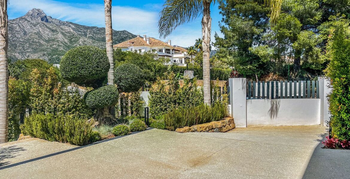 Вилла на продажу в Las Lomas del Marbella Club