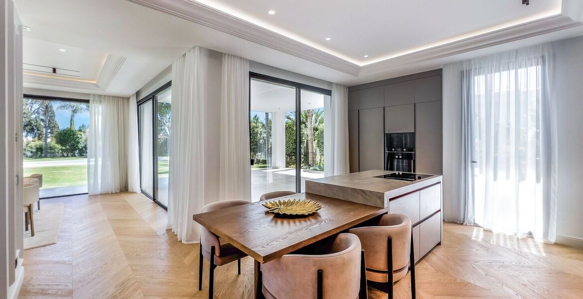 Вилла на продажу в Las Lomas del Marbella Club