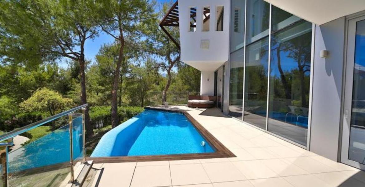 An outstanding villa for long-term rent